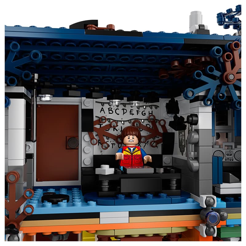 Stranger Things: The Upside Down - 75810