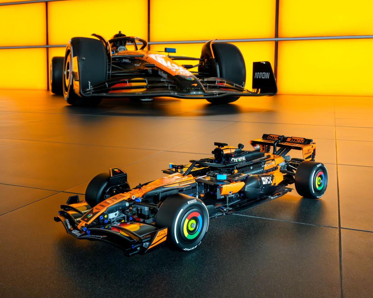 British F1 Racing Car MCL39 - 42228