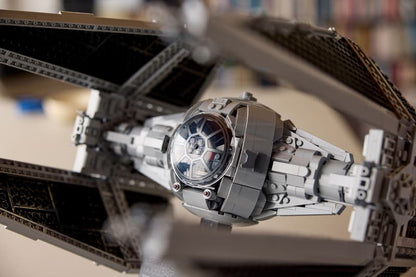 Ultimate Collector Fighter Spaceship - 75382