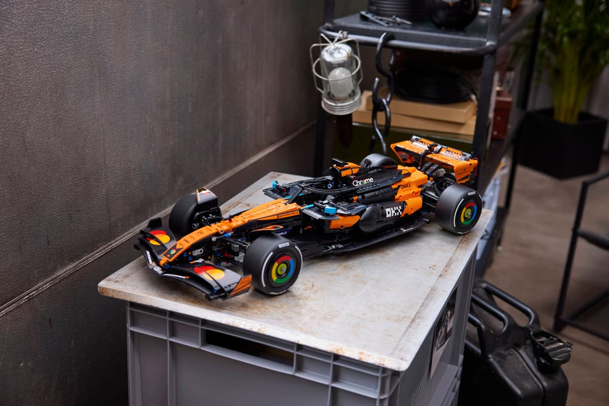 British F1 Racing Car MCL39 - 42228